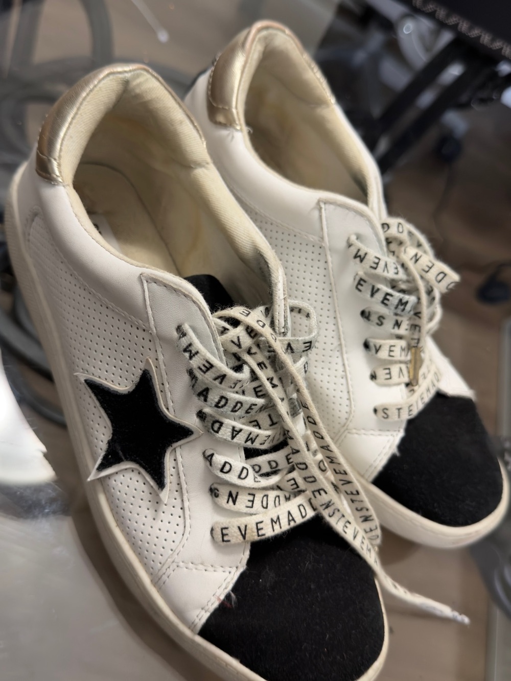 Steve Madden White Black Star Sneakers Women’s Size 7
